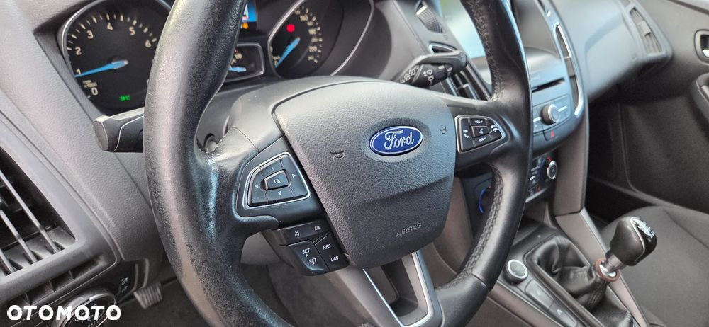 Ford Focus 1.0 EcoBoost Titanium - 32