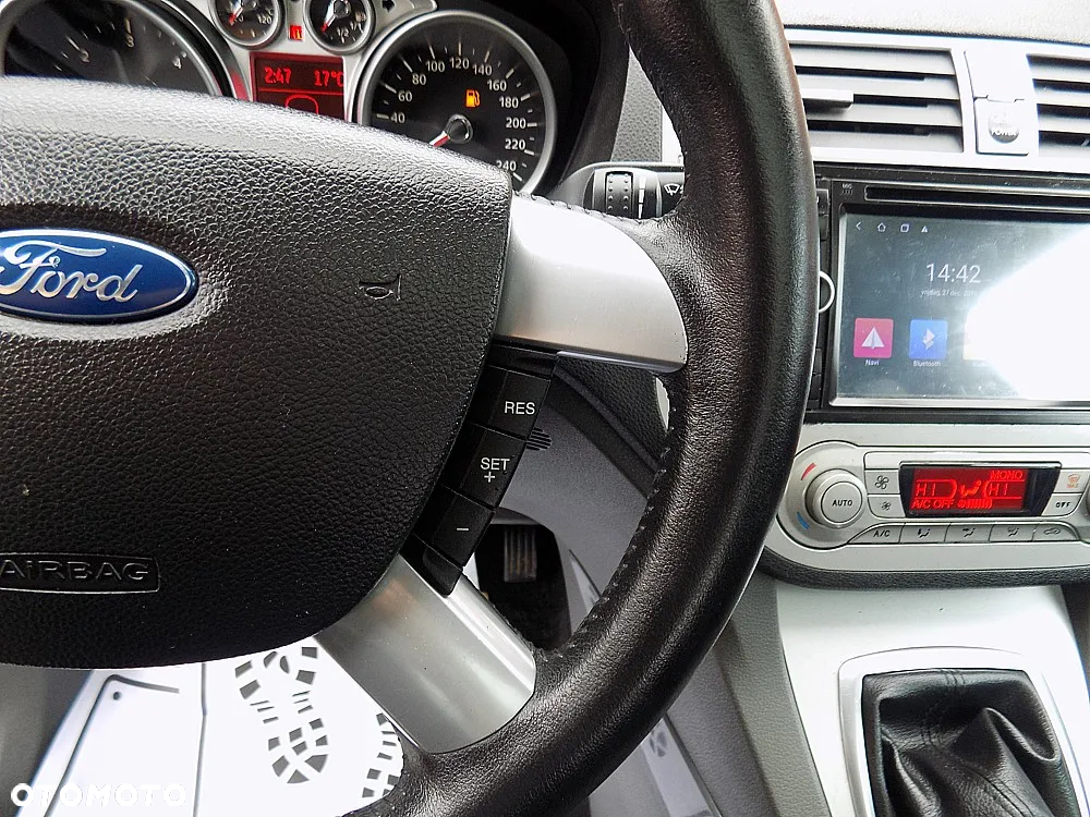 Ford Kuga 2.0 TDCi 2x4 Titanium - 14
