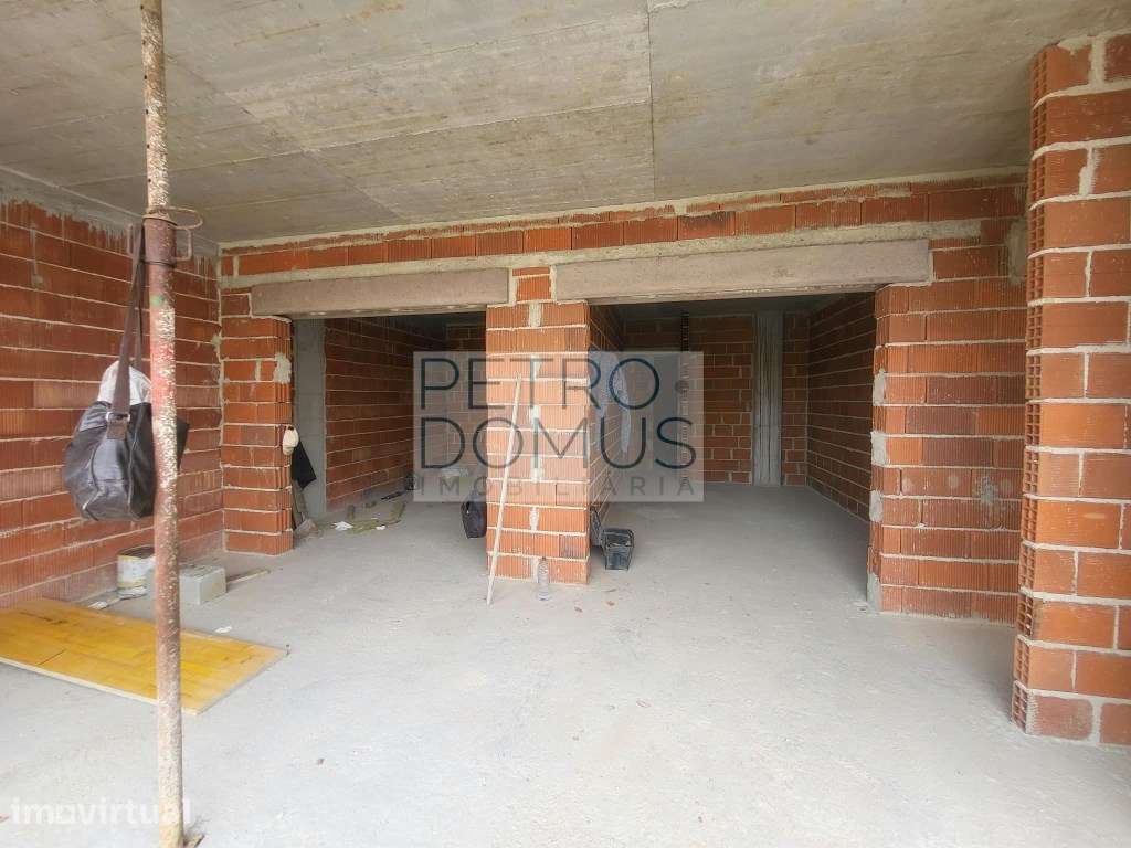 APARTAMENTO T3 NOVO | GARAGEM 3 VIATURAS - Grande imagem: 3/6