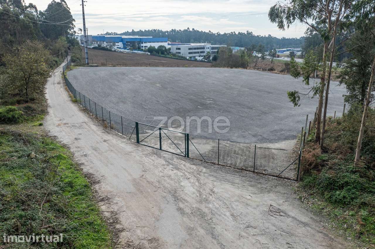 Terreno Vedado á face da nova variante N14 - Grande imagem: 2/14