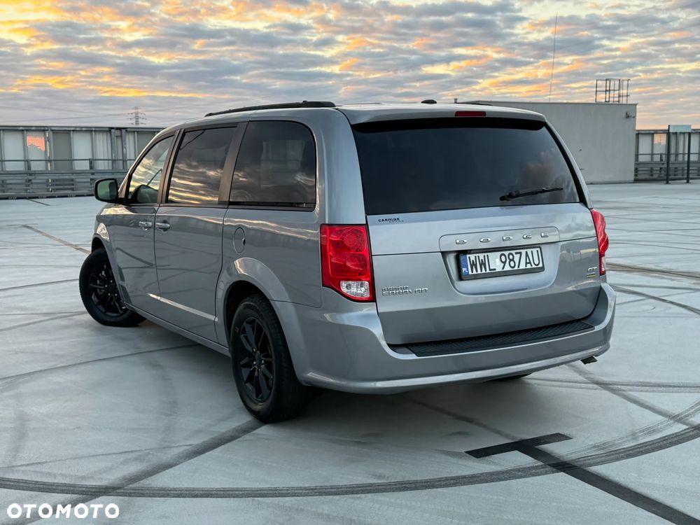 Dodge Grand Caravan - 5