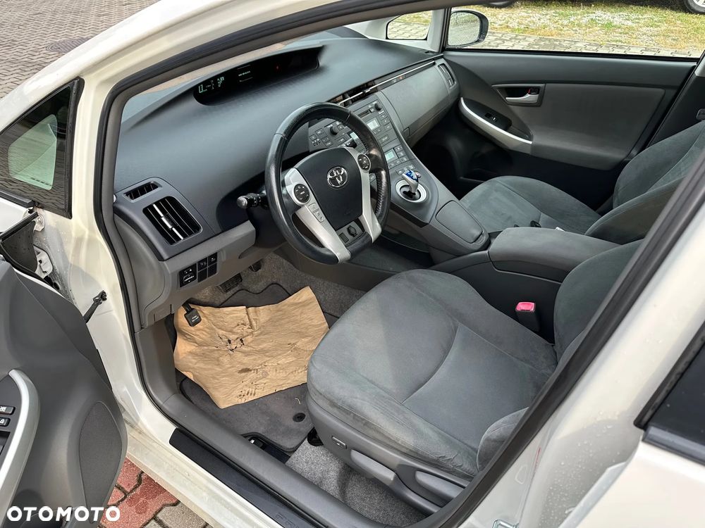 Toyota Prius (Hybrid) Executive - 5