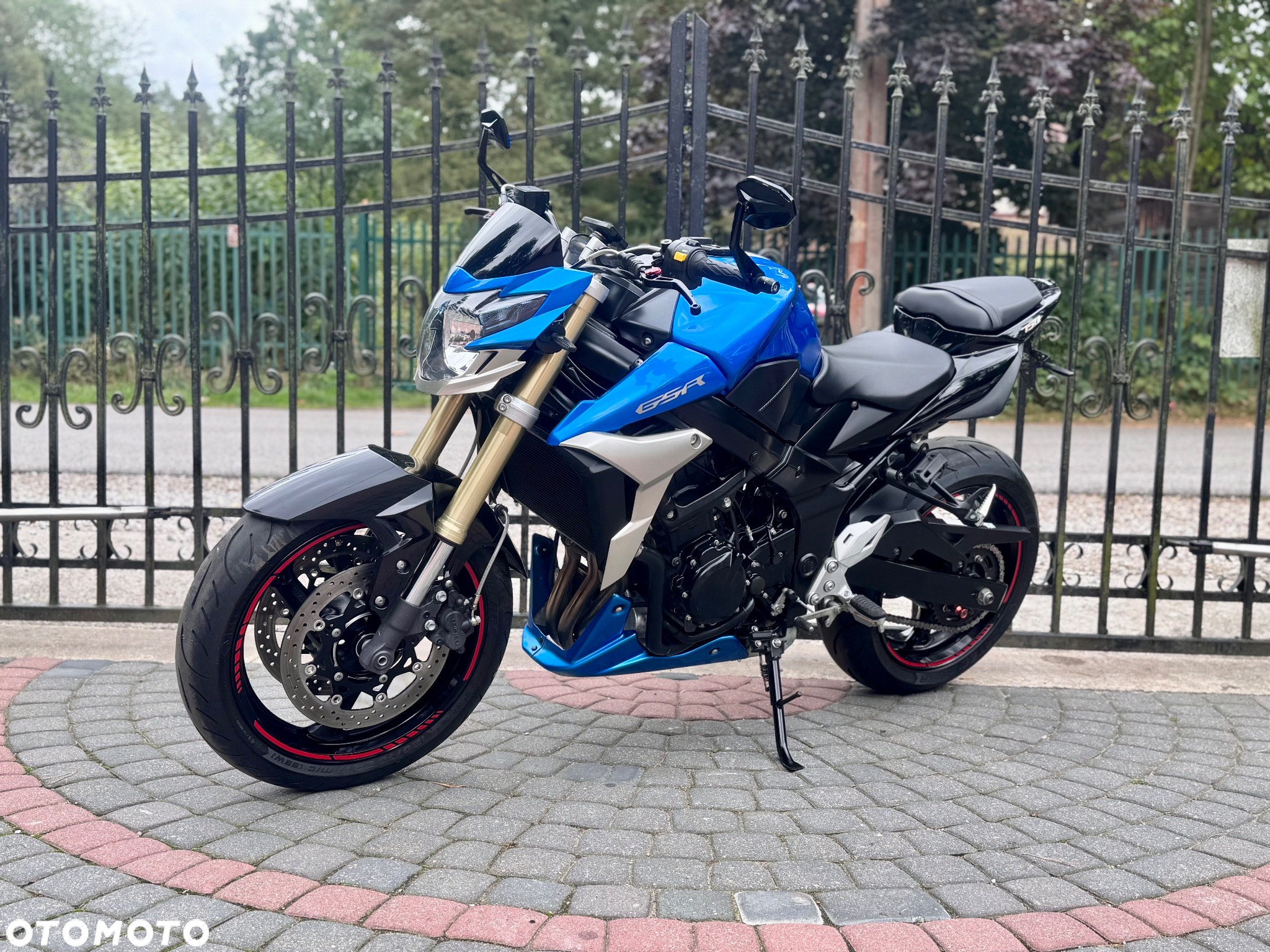 Suzuki GSR - 5