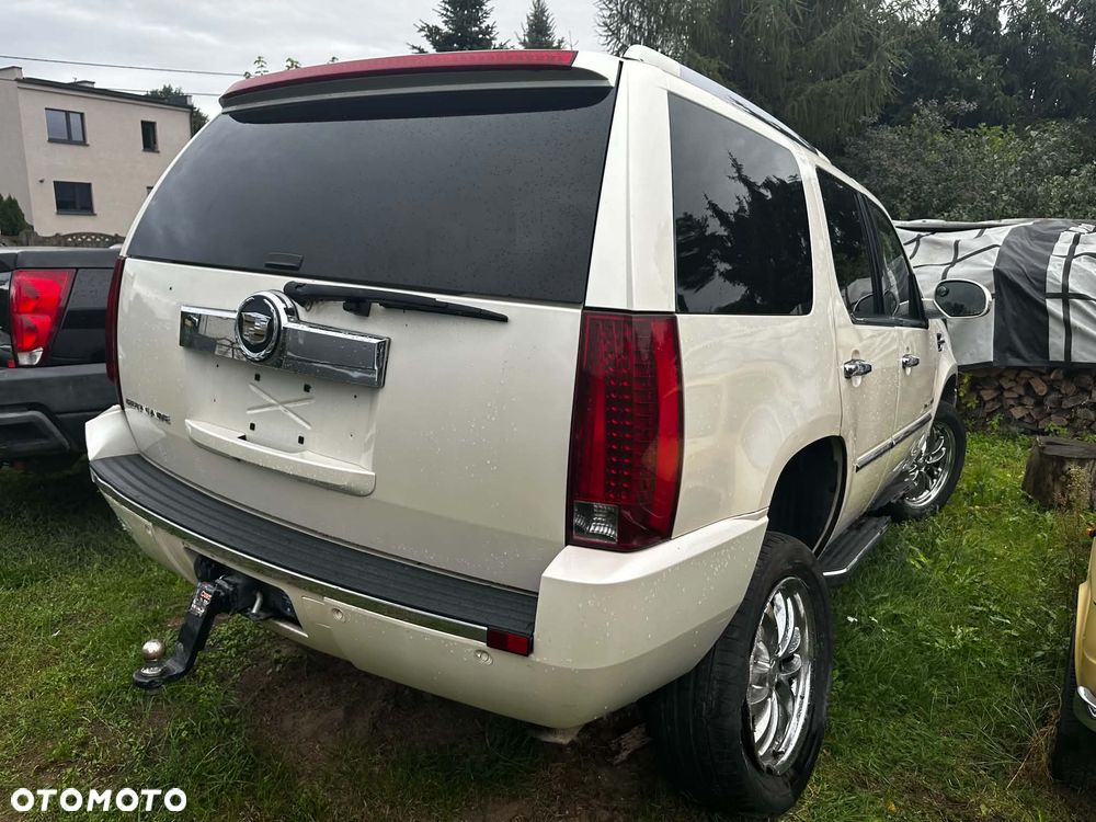 Cadillac Escalade 6.2 V8 Sport Luxury - 2