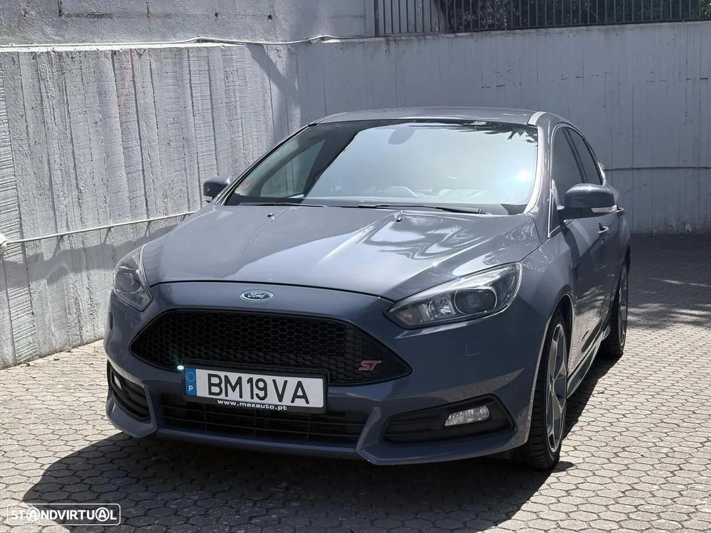 Ford Focus 2.0 EcoBoost ST c/ Pack Pele Desportiva - 16