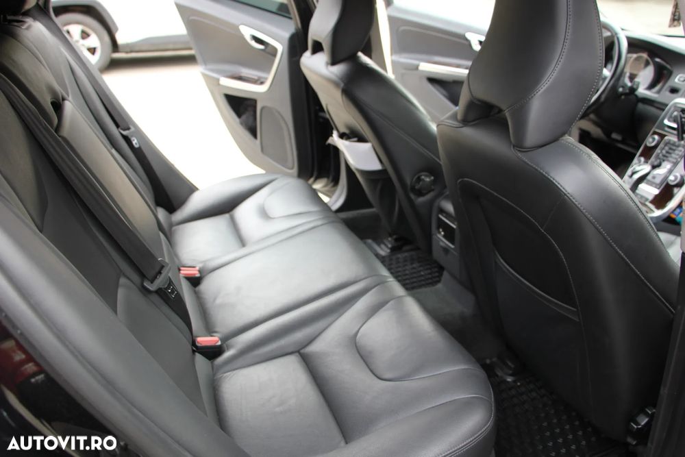 Volvo V60 D6 Plug-In-Hybrid AWD Geartronic Summum - 12