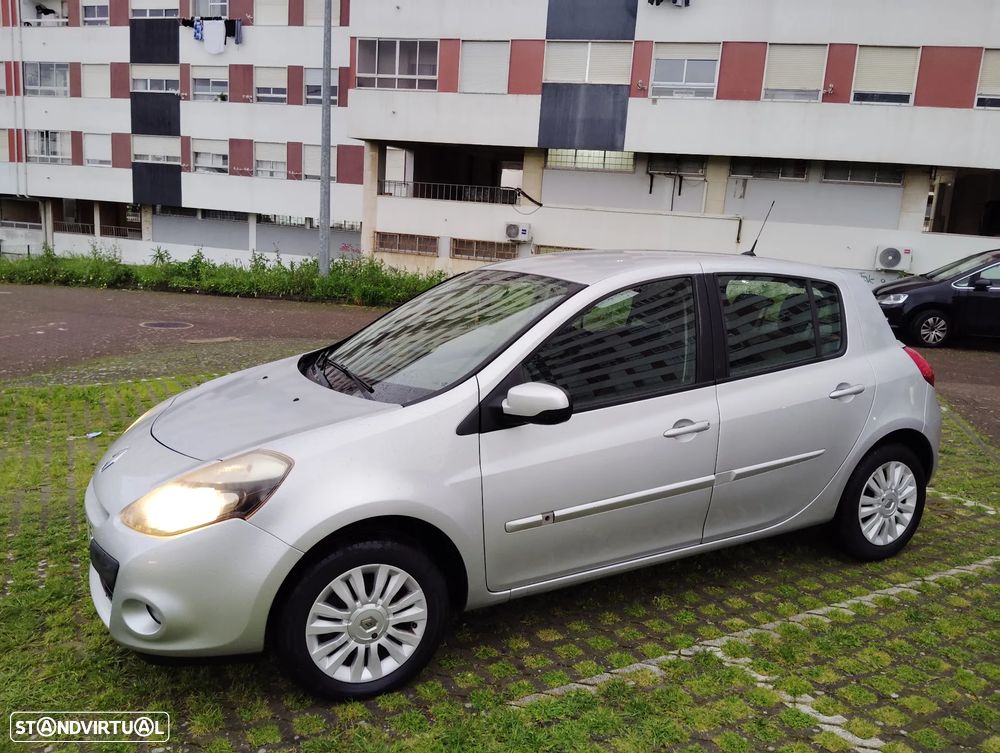 Renault Clio 1.5 dCi Dynamique S - 1