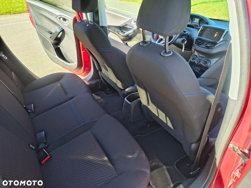 Peugeot 208 - 13