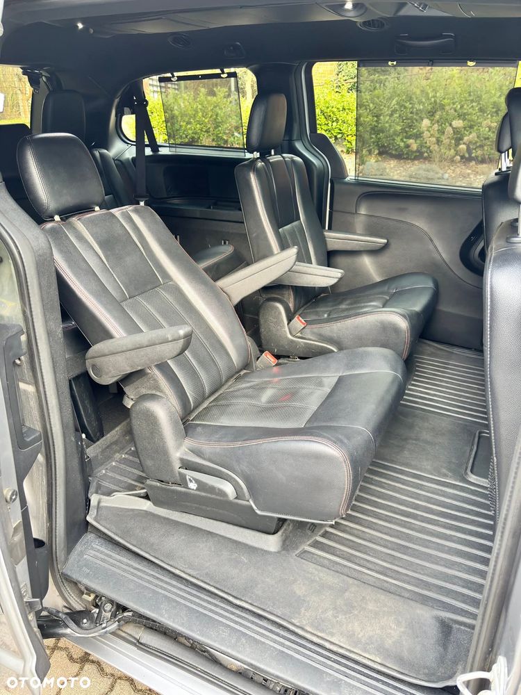 Dodge Grand Caravan - 13