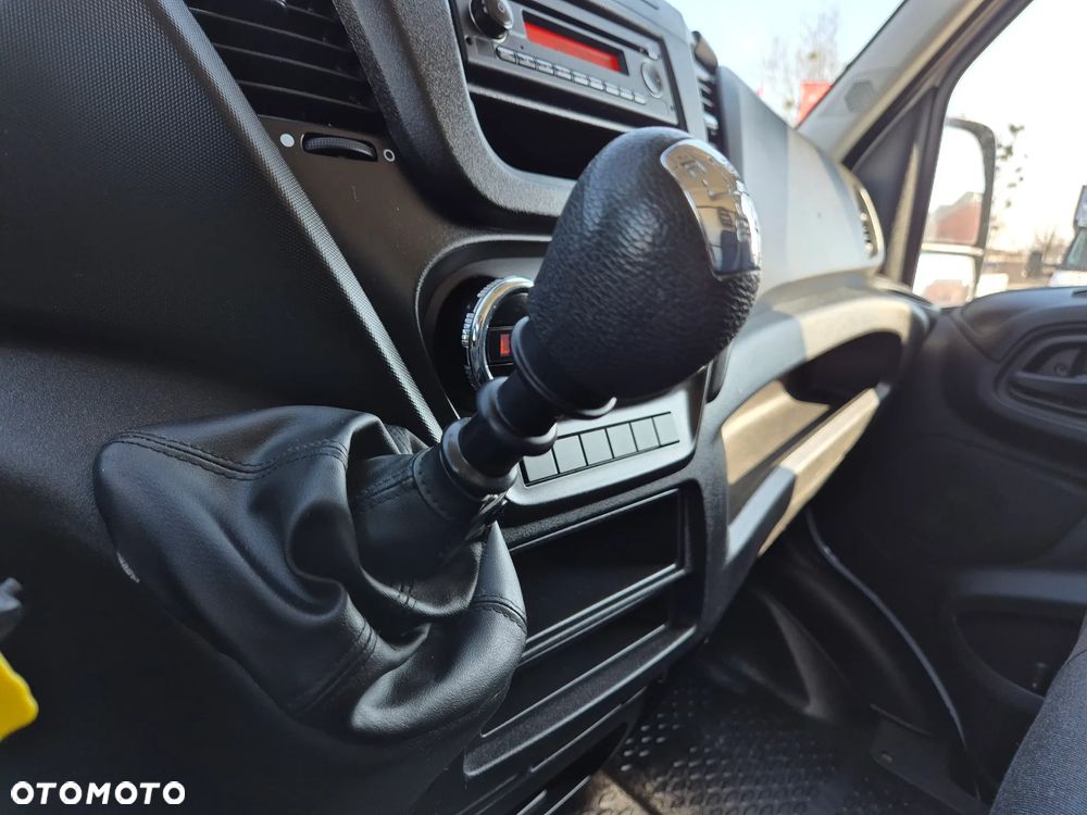 Iveco Daily 35C14, kontener 8PAL, winda 750KG, bliźniaki, klimatyzacja, 174 600 KM - 13