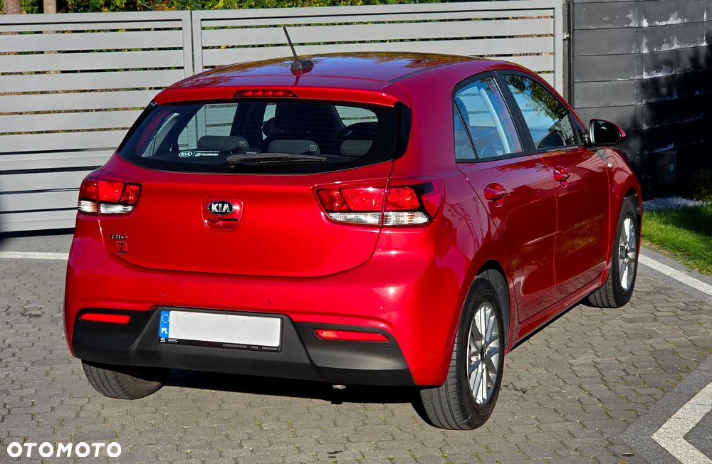 Kia Rio 1.2 L - 6