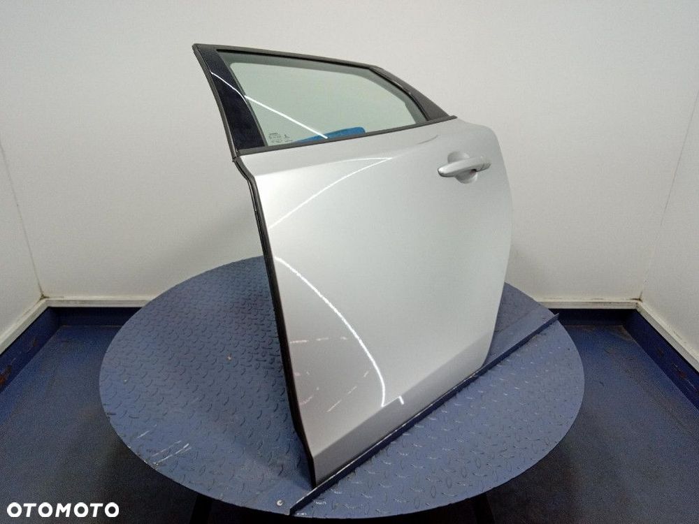 VOLVO V40 II LIFT 16- DRZWI TYŁ LEWE  711 BRIGHT SILVER - 2