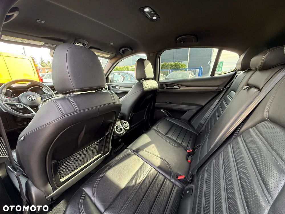 Alfa Romeo Stelvio - 7