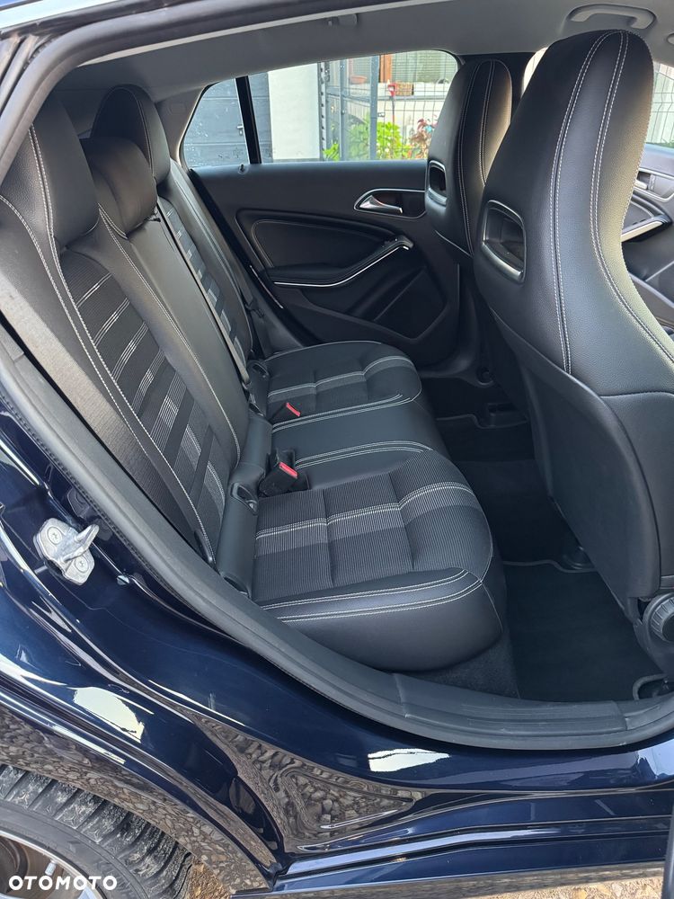 Mercedes-Benz CLA 200 AMG Line - 38