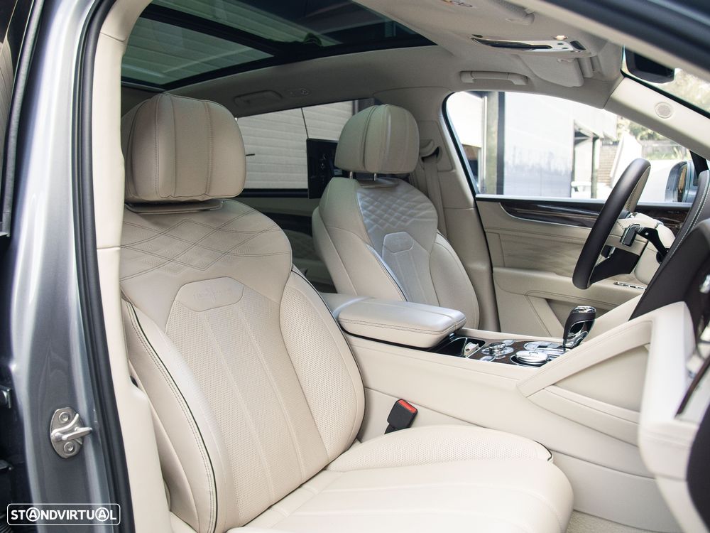 Bentley Bentayga EWB V8 Azure - 27