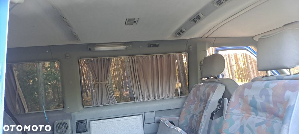 Volkswagen Multivan - 8