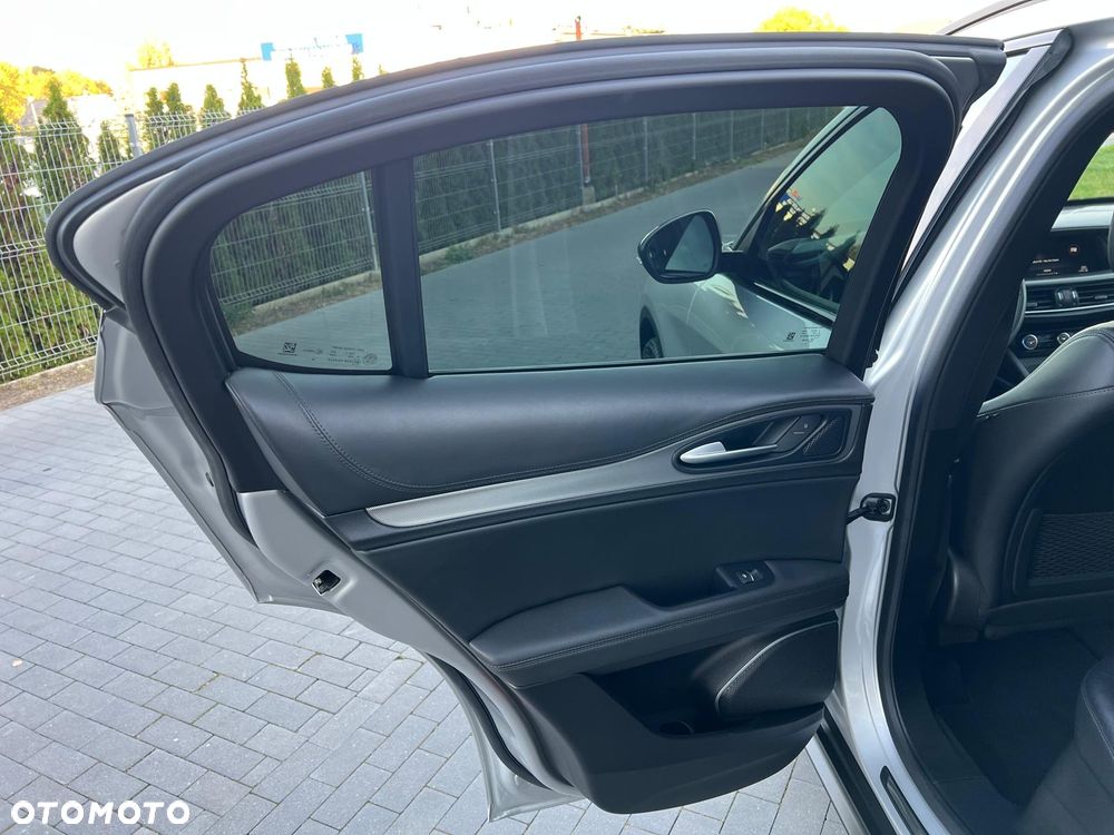 Alfa Romeo Stelvio 2.0 Turbo 16V AT8-Q4 Veloce - 29