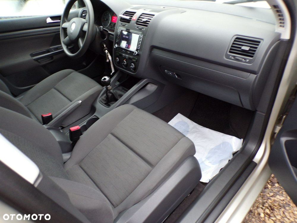 Volkswagen Golf 1.6 Comfortline - 18