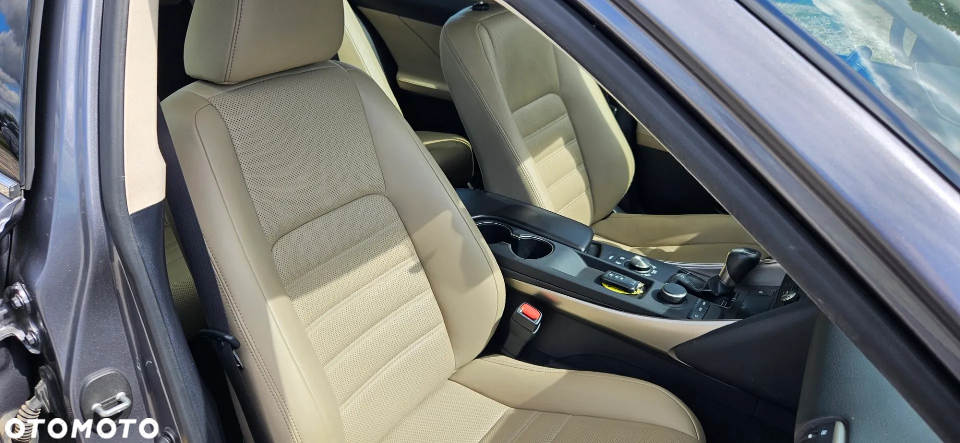 Lexus IS 300h Business Edition - 25