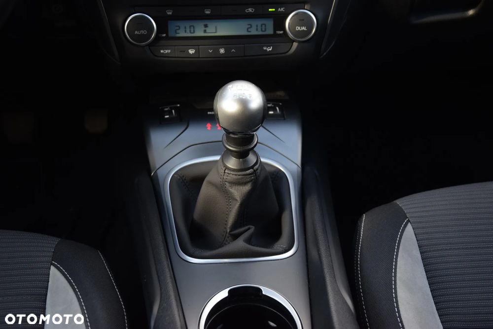 Toyota Avensis 1.8 Edition (2014) - 22