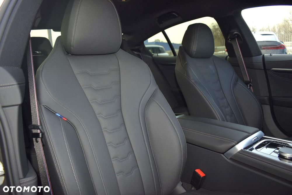 BMW Seria 8 - 16