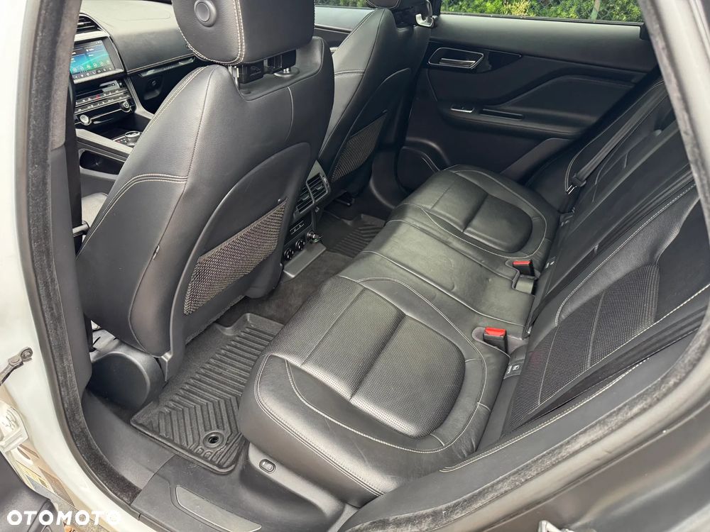 Jaguar F-Pace 2.0 i4P AWD R-Sport - 16
