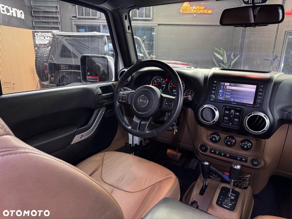 Jeep Wrangler 3.6 Unlim Sahara - 19