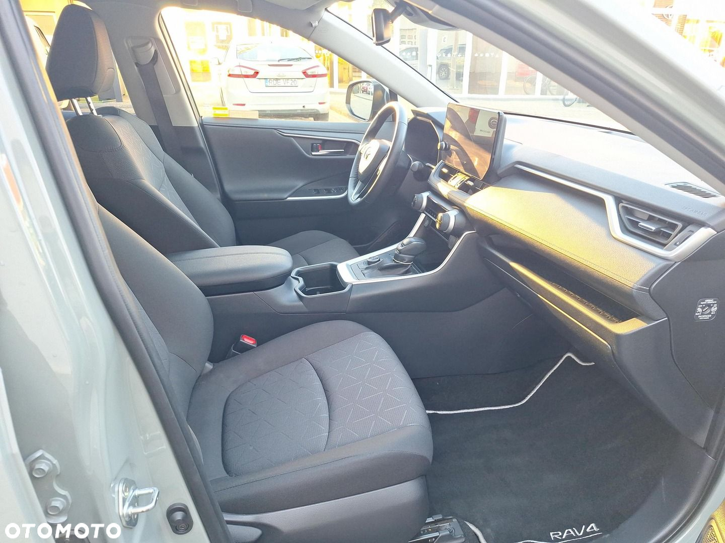 Toyota RAV4 - 9