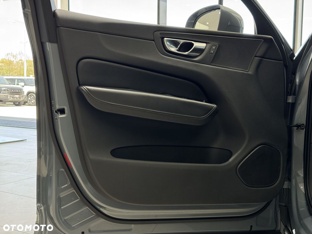 Volvo XC 60 T6 Plug-In Hybrid AWD Inscription - 13
