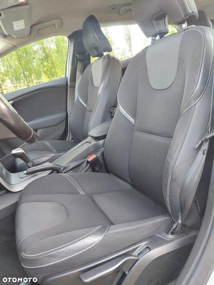 Volvo V40 T2 Momentum - 14