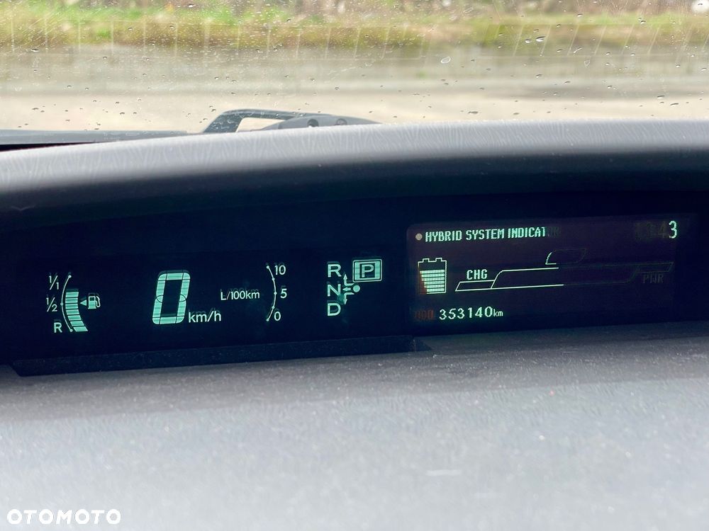 Toyota Prius 1.8 HSD Sol - 12