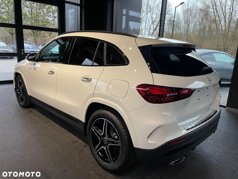Mercedes-Benz GLA 200 d - 4