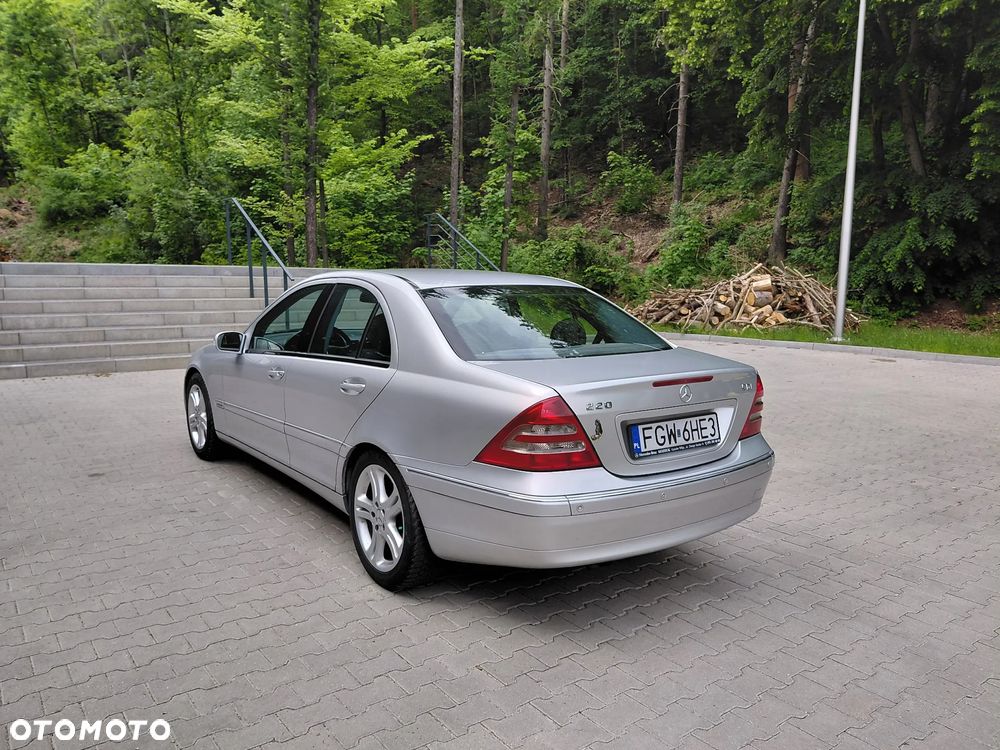 Mercedes-Benz Klasa C 220 CDI Elegance - 31