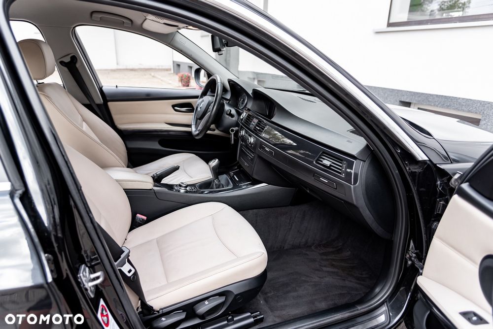 BMW Seria 3 318i - 18