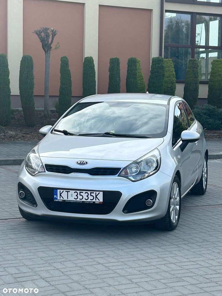 Kia Rio 1.2 L - 1