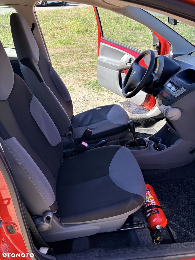 Peugeot 107 - 12
