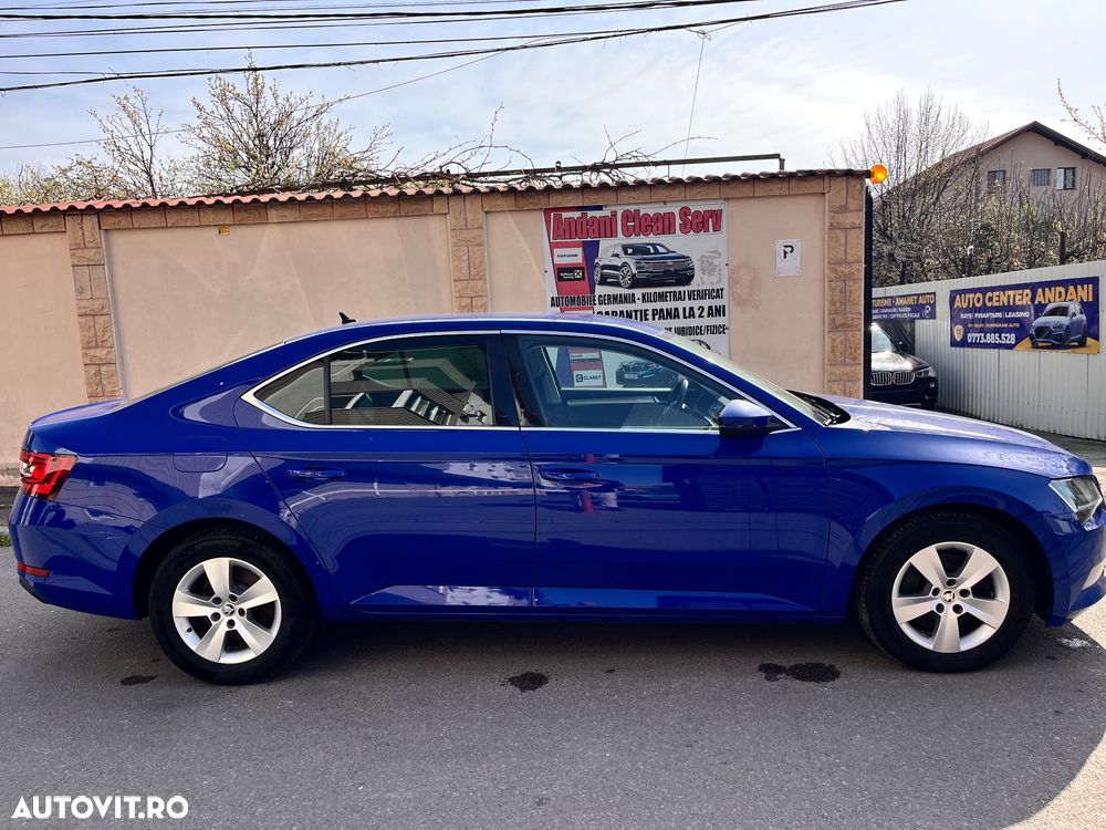 Skoda Superb 2.0 TDI DSG Sportline - 7