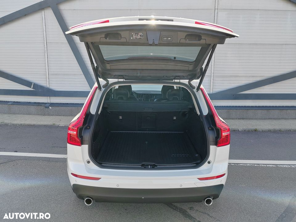 Volvo XC 60 B5 MHEV AT8 AWD Momentum Pro - 26