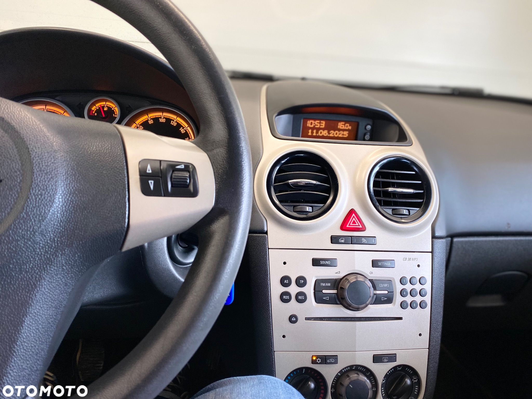 Opel Corsa 1.2 16V Essentia - 21