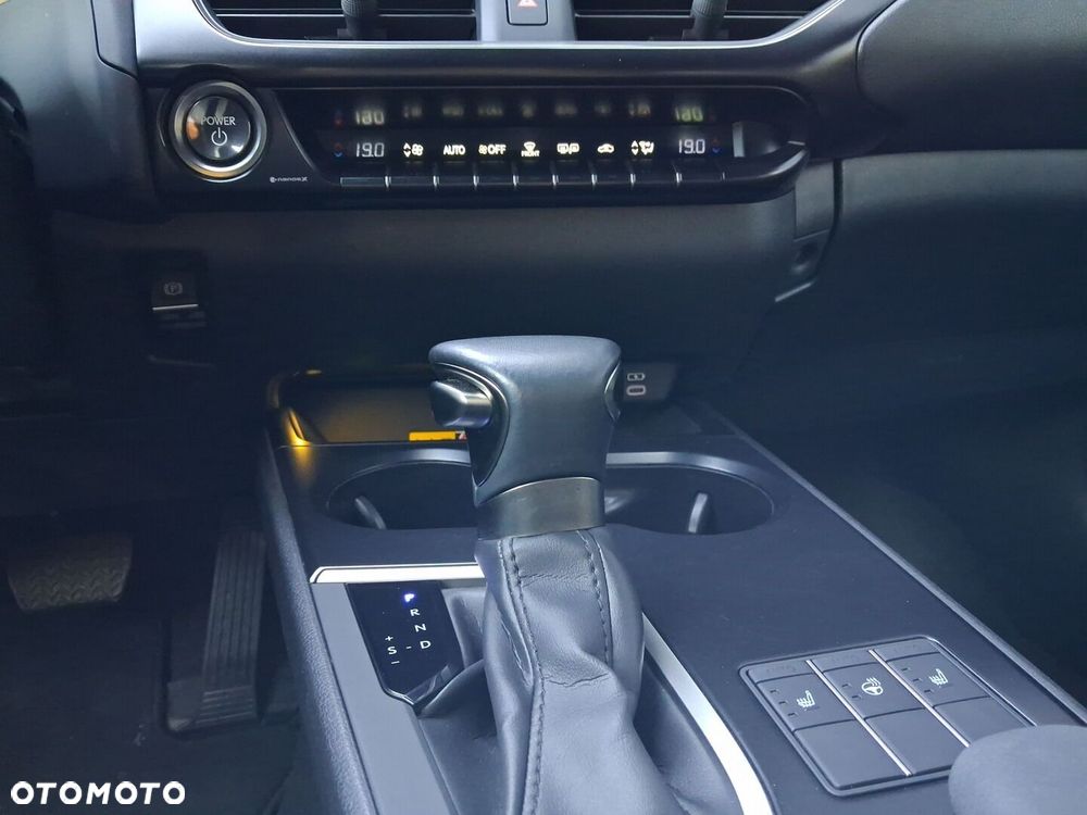 Lexus UX 250h GPF Business 2WD - 16