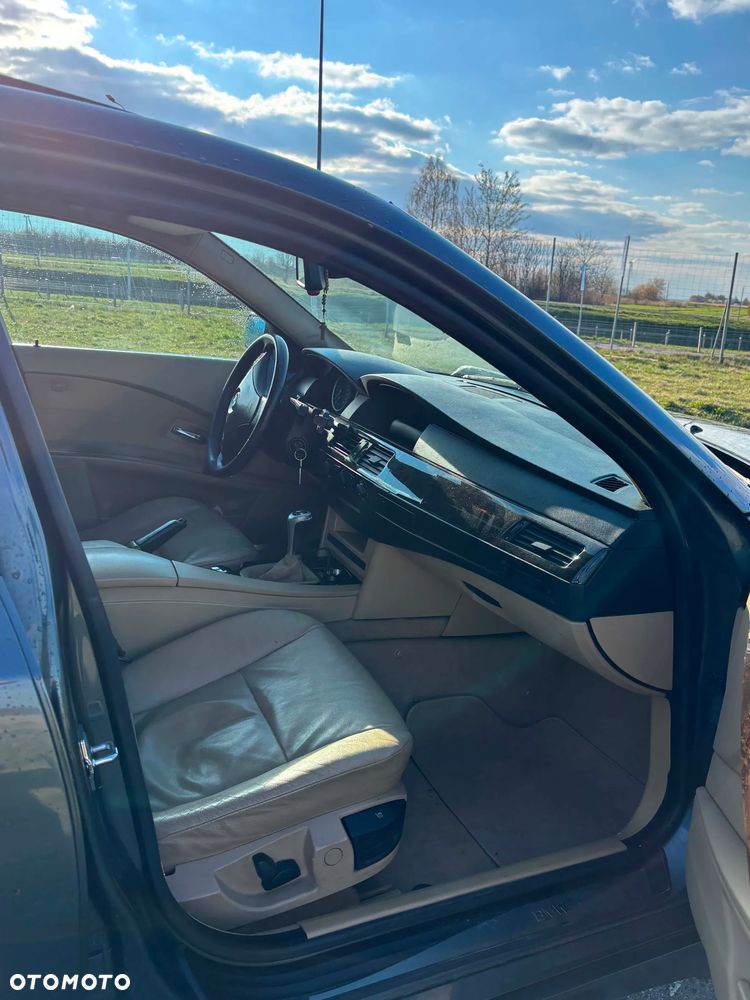 BMW Seria 5 525d - 2