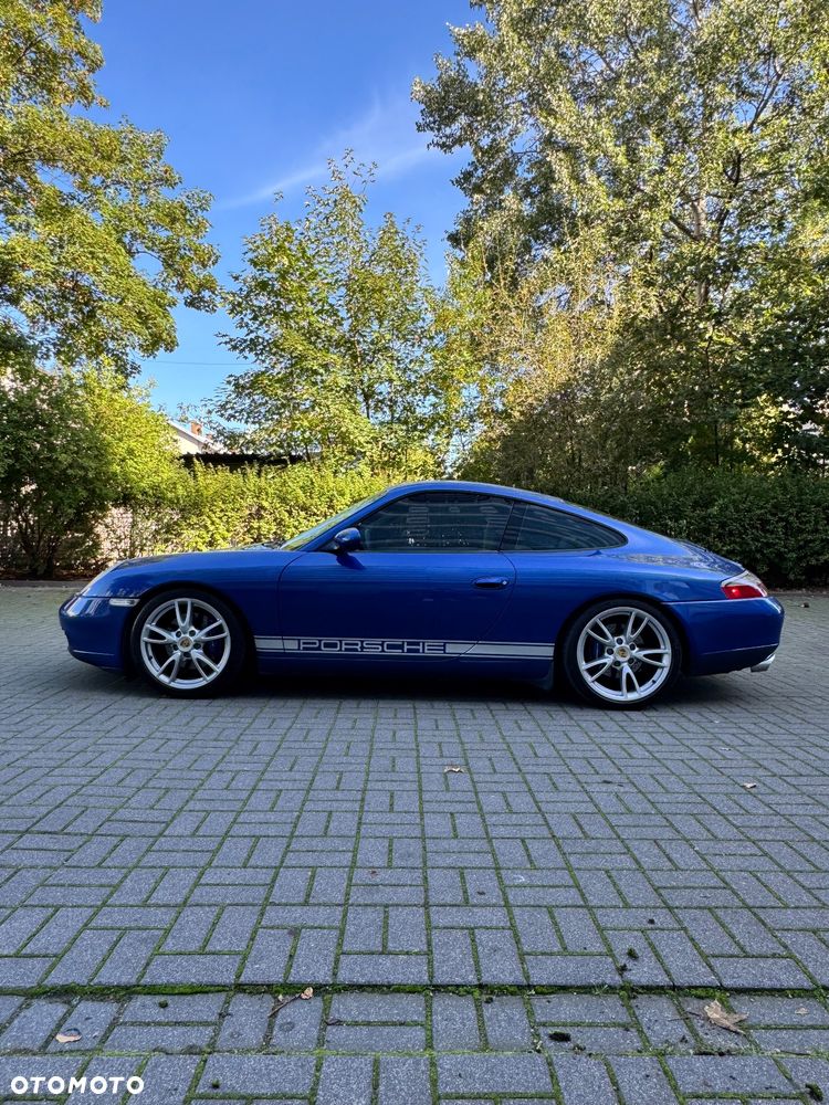 Porsche 911 Carrera - 2