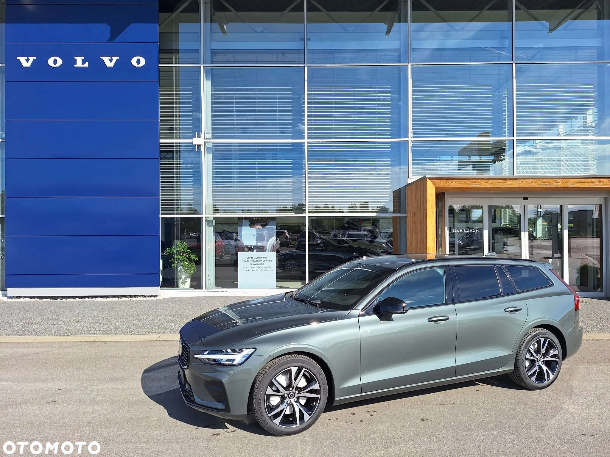 Volvo V60 B4 B Plus Dark - 4