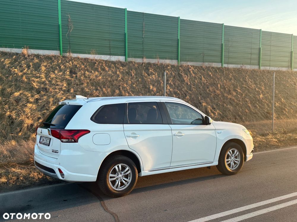 Mitsubishi Outlander 2.0 4WD Plus - 4