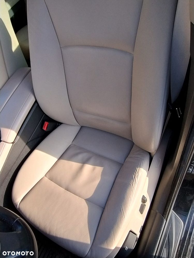 BMW Seria 5 525d xDrive - 5