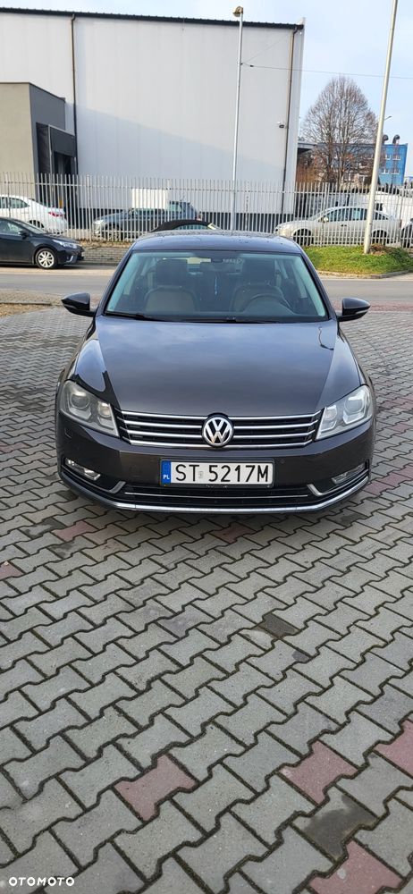 Volkswagen Passat - 1