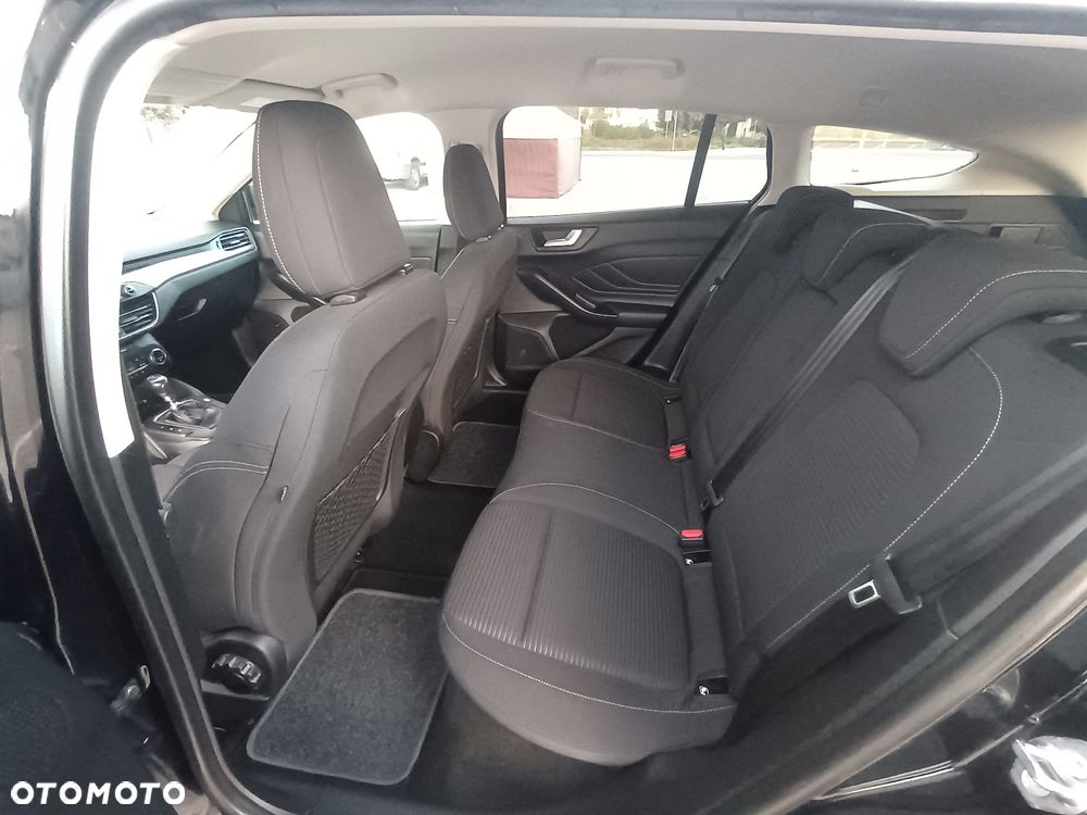 Ford Focus 1.0 EcoBoost Titanium Business - 11