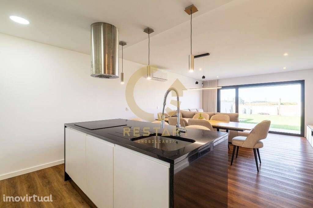 2 Moradias - Vilar Pinheiro - Grande imagem: 4/46