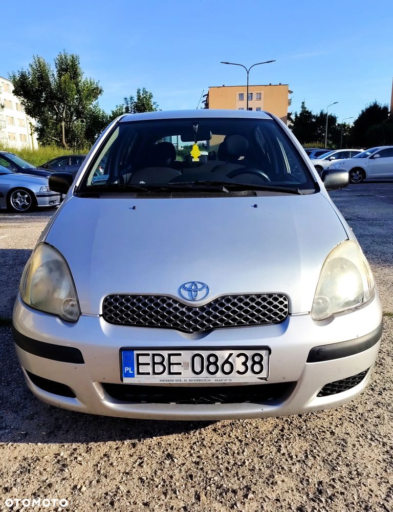 Toyota Yaris 1.0 Base - 1