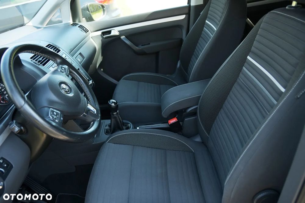 Volkswagen Touran 2.0 TDI DPF BlueMotion Technology Cup - 27